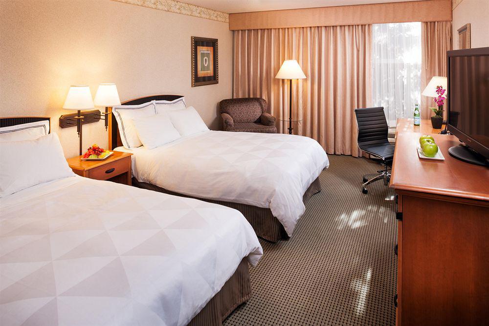 Doubletree By Hilton Roseville Minneapolis Room photo